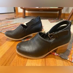 Journee Collection Women’s Zhara Ankle Boot, size 7